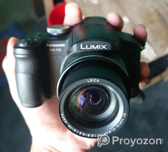 LUMIX Panasonic DMC- FZ8 DSLR Camera