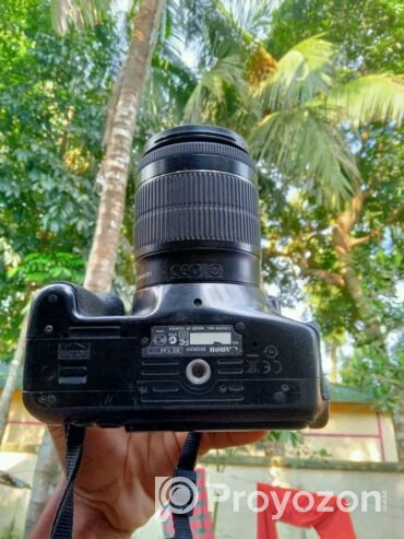 Canon 600D DSLR camera (Used)