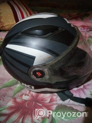 SUZUKI Helmet Black color & White step (used)