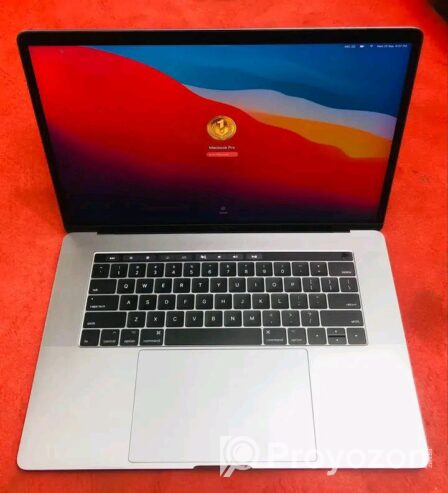 MacBook Pro 15.Inch (2017)RAM: 16 GB & Stores SSD : 256 GB,