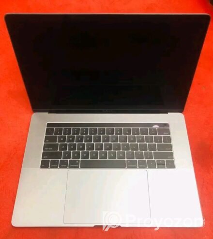 MacBook Pro 15.Inch (2017)RAM: 16 GB & Stores SSD : 256 GB,