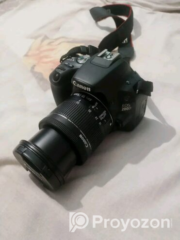 Canon 200D & 18.55mm 1:4-5.6 STM (Used)