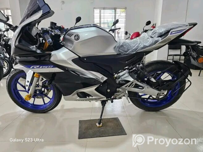 YAMAHA R15M latest