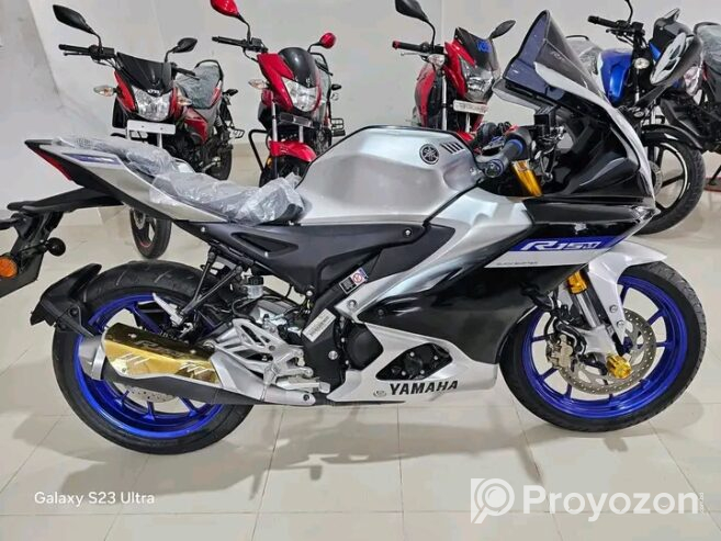 YAMAHA R15M latest