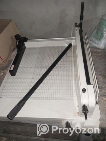 Book cutting machine