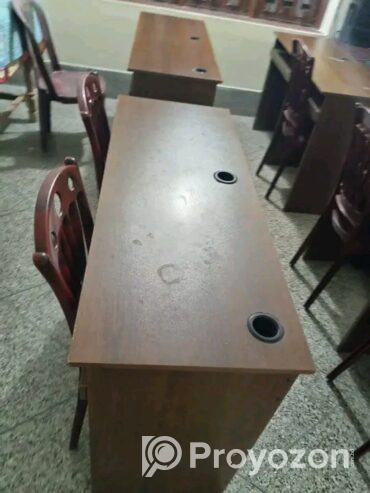 চেয়ার সহ টেবিল গুলো বিক্রি করা হবে